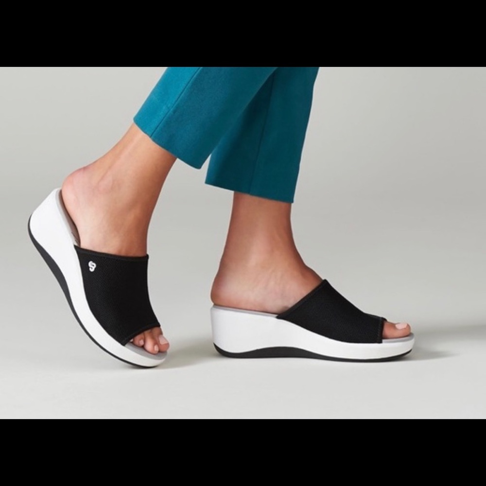 Cloudsteppers by Clarks Step Cali Bay Womens Slip On Slide Wedge Sandals Sz 11.